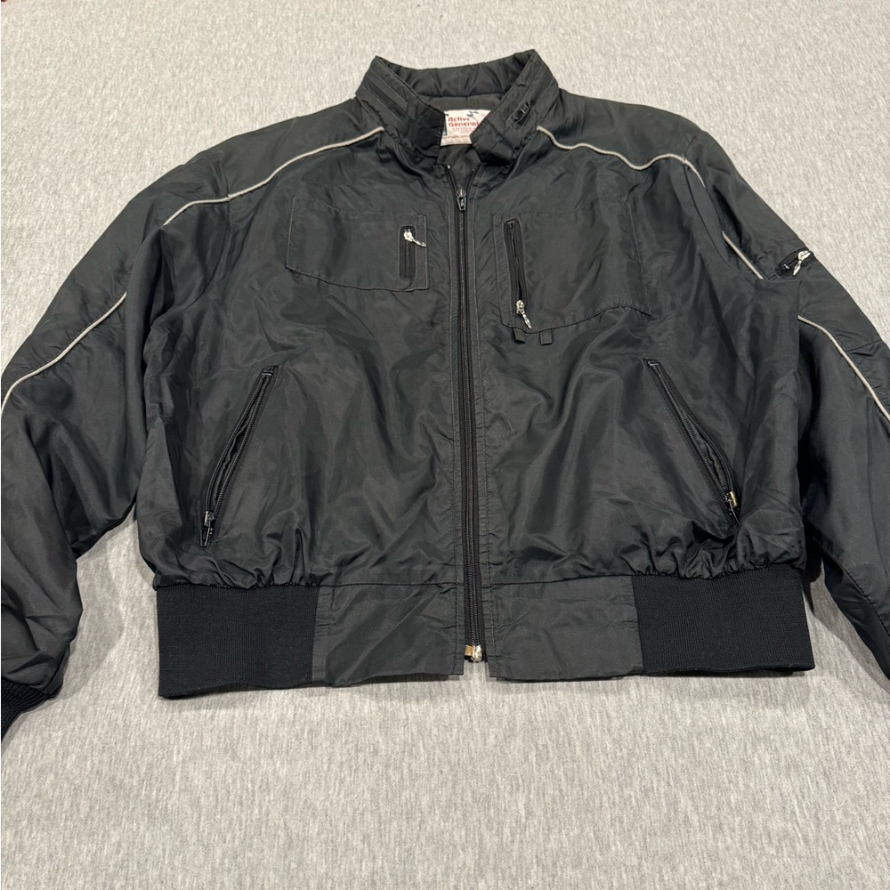Vintage Active Generation Jacket XXL

fits small 
length 25’
in good condition